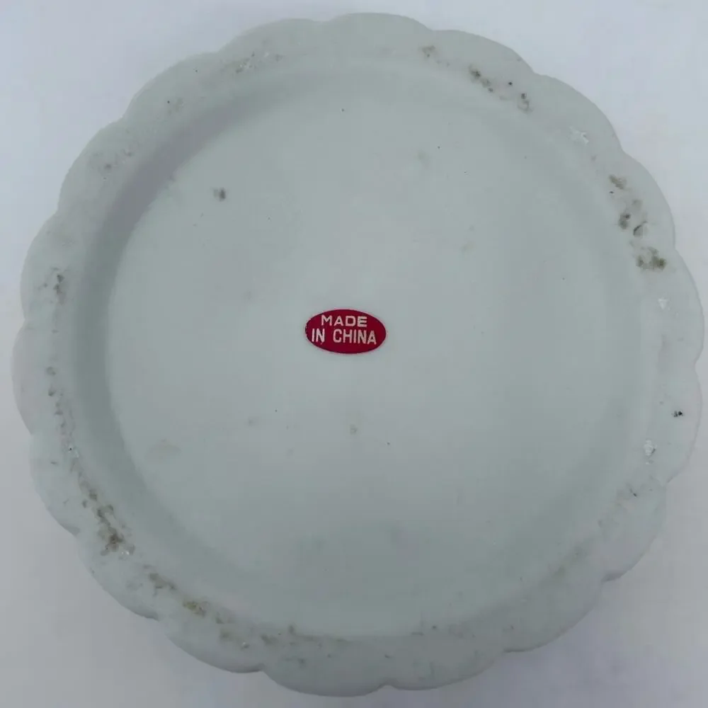 Ivory Porcelain Footed Trinket Dish with‎ Floral Decorated Lid